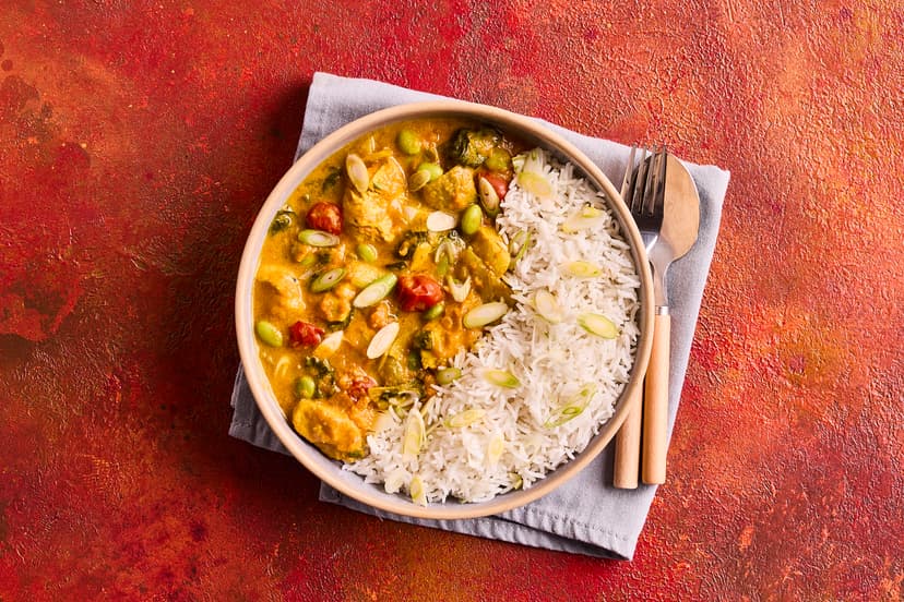 If you’ve fallen for Japan’s iconic curry dish you’ll love our fresh and light fakeaway! Chunks of chicken breast are stir-fried with pak choi, tomatoes, spring onions and edamame beans, and in a magic touch we’ve used mashed sweet potato to add body and flavour to the mild curry sauce. It’s served with rice.